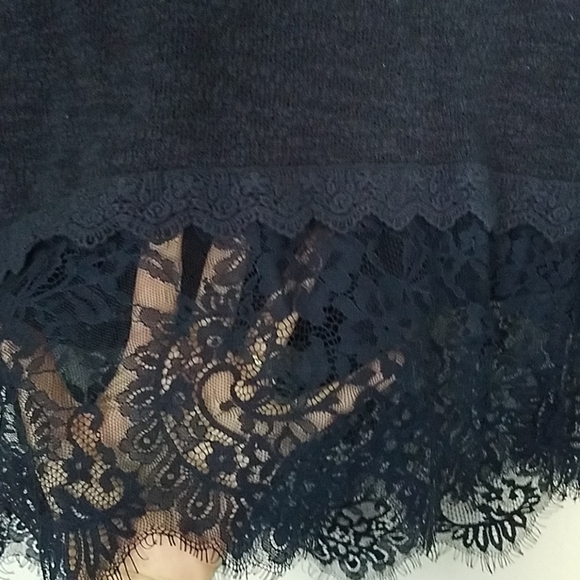 Beautiful navy blue hi-lo sweater - Picture 3 of 3